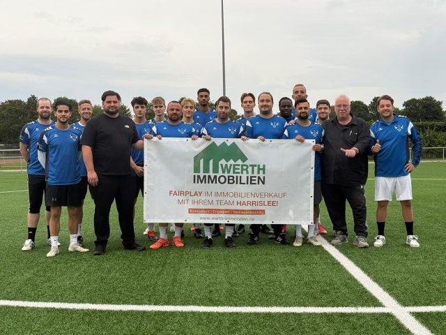 🏠🤝 Fairplay auf und neben dem Platz! 🤝🏠
Wir freuen uns, den HKUF als neuen Partner unterstützen zu dürfen und ab sofort als Rückensponsor auf den Aufwärmshirts dabei zu sein! 💙⚽️
Fairness, Teamgeist und Engagement verbinden uns – Werte, die im Sport genauso wichtig sind wie im Immobilienverkauf. ✨
Wir wünschen dem Team eine erfolgreiche Saison und viele tolle Spiele! 💪