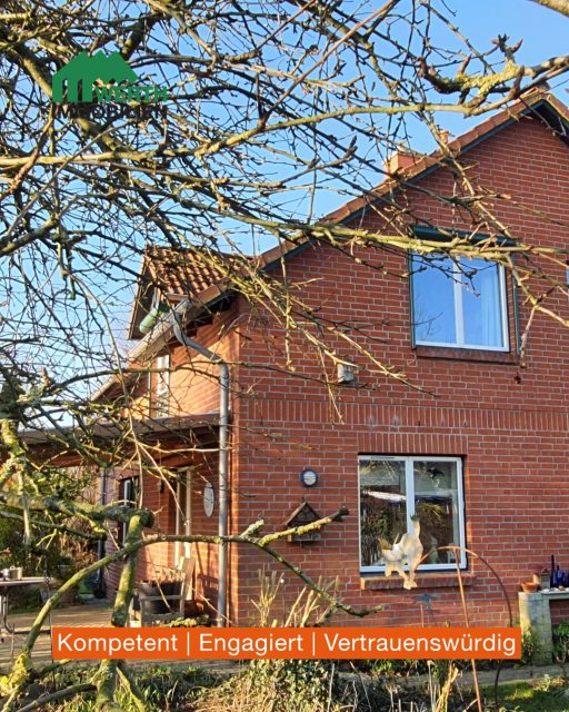 🏡 Behagliches Ökohaus in Stadt- und Nordseenähe

📋 Objektdetails:
Wohnfläche: ca. 131 m²
Grundstücksfläche: ca. 900 m²
Zimmer: 5 Zimmer
Kaufpreis: 349.000,00 €
PLZ: 25704
Ort: Nindorf
Baujahr: 1998

⚡ Energieausweis:
Energieausweistyp: Bedarfsausweis
Endenergiebedarf: 83,2 kWh/(m²a)
Energieträger: Gas
Effizienzklasse: C

Vereinbare noch heute Deinen persönlichen Besichtigungstermin! 🏡 Kontaktiere uns jetzt, um mehr zu erfahren. 🔑 Ansprechpartner: Hauke König 

#Immobilien #HausKaufen #WohnungMieten #Immobilienmakler #HausVerkaufen #Immobilienangebote